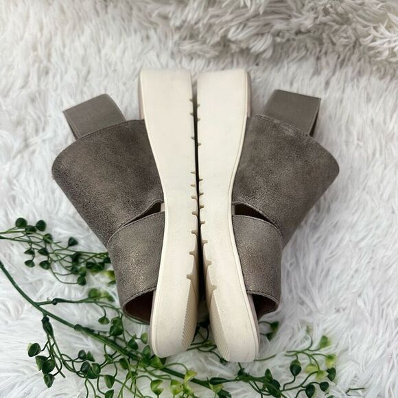 Johnston & Murphy Cassandra Sandals Metallic Pewter Leather Elastic Heel sz 8.5M - Picture 3 of 8
